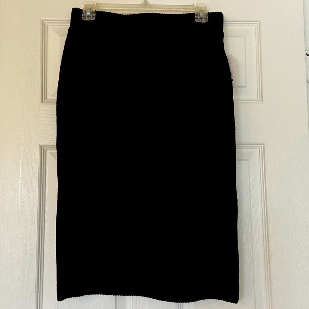 Black ribbed knit skirt